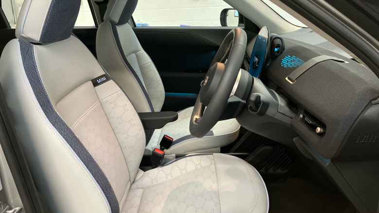 MINI Aceman 135kW E Classic 43kWh 5dr Auto Electric Hatchback